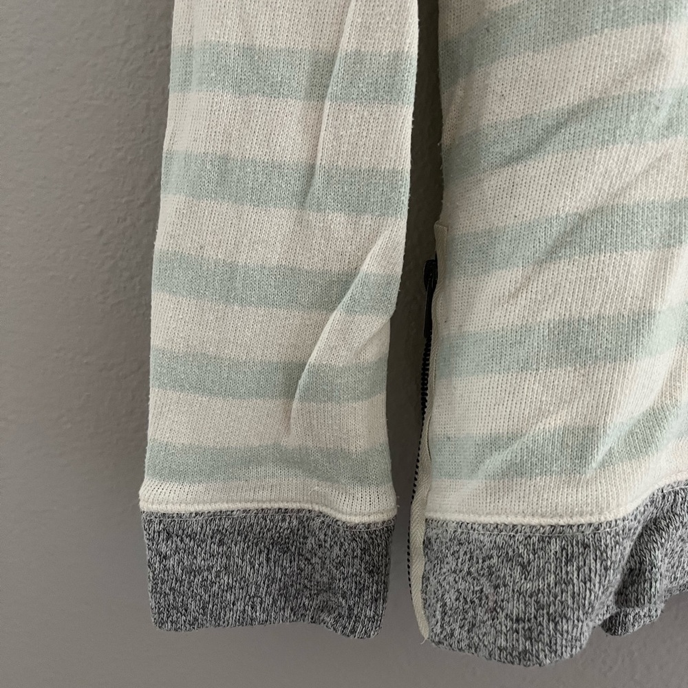 Sweater - Picture 2 of 5